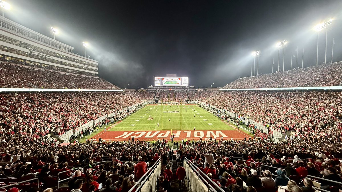 cfbcampustour's tweet image. Carter-Finley Stadium from all angles 📸

📍 Raleigh, North Carolina 
🏠 NC State
🕰️ Opened in 1966
🪑 56,919 seats