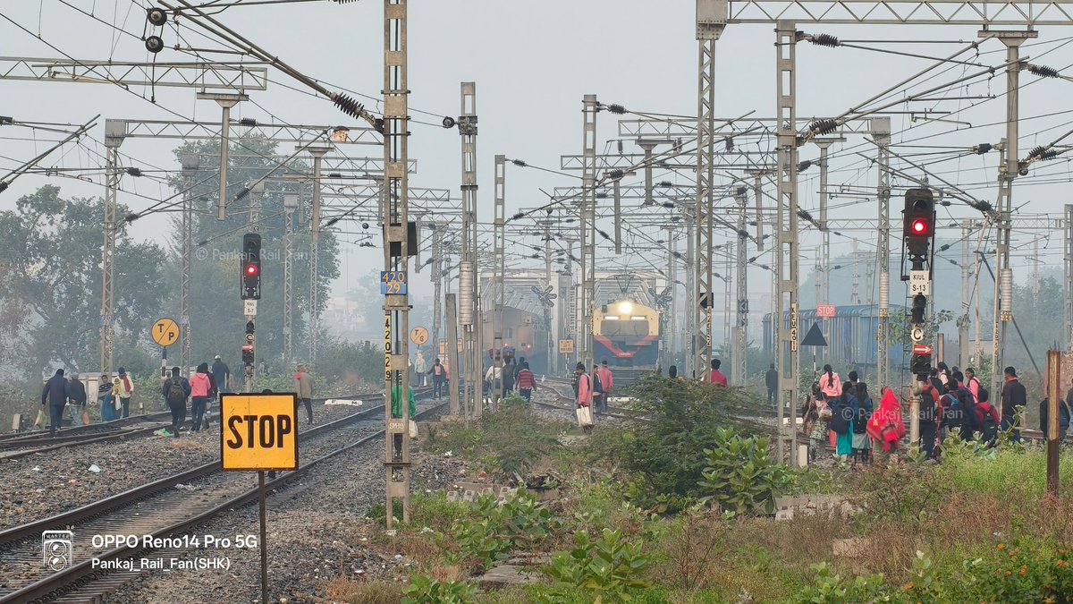 PankajRailFan's tweet image. किऊल जंक्शन (KIUL) रेलवे स्टेशन..🌅

#KiulJunction #Morningvibes #Beautifulview