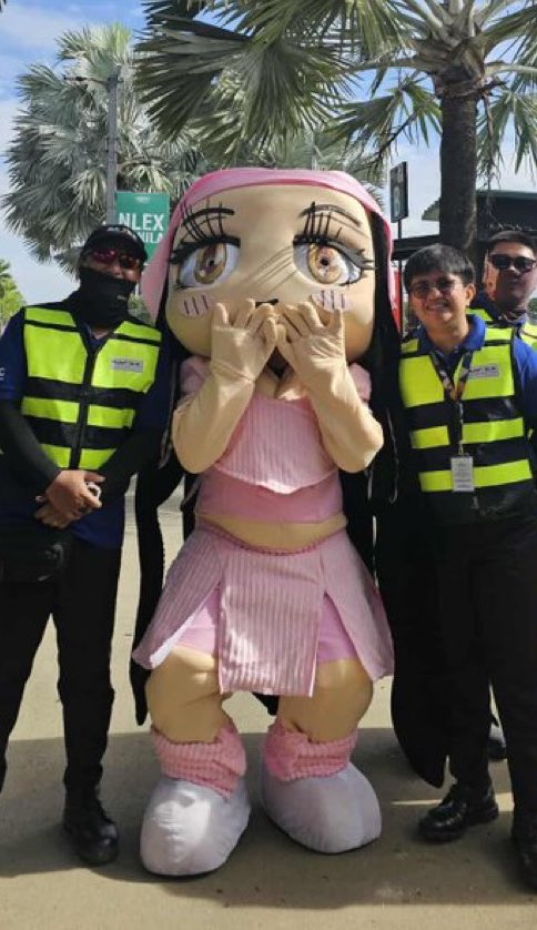 teremysia's tweet image. What happen to Lali

from this.                       To this??