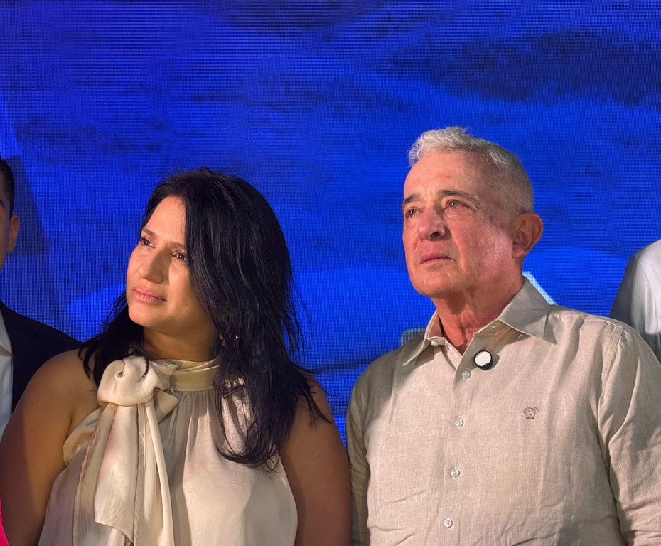 Juan_EspinalR's tweet image. #PaolaEs @PaolaHolguin 🇨🇴🇨🇴🇨🇴