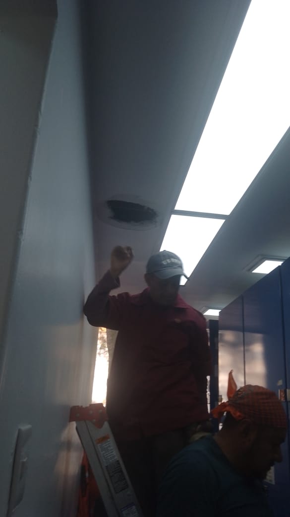 IsssteZonaSur's tweet image. 🔧🌟 La Cuadrilla de Mantenimiento sigue dejando huella en cada clínica

En la Clínica de Medicina Física y Rehabilitación, se realizó el cambio de lámpara en la Dirección, dejando el espacio iluminado y listo para trabajar sin sombras ni complicaciones. 💡😌

⚡🔧 Y en la…