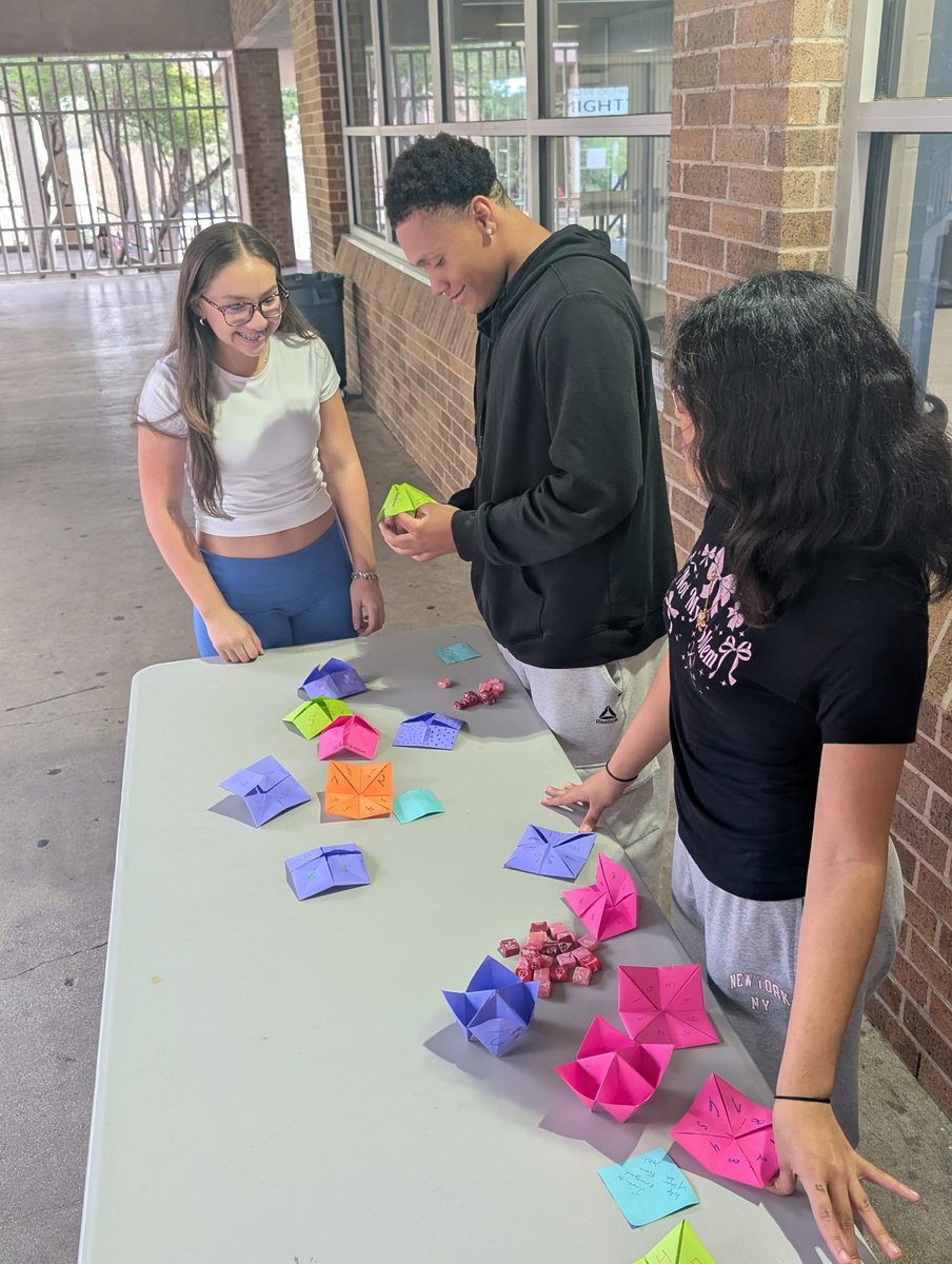 Happy #GenTX week! Our Coogs learned fun facts about various colleges/universities using fortune tellers made by <a href="/TCClarkAVID/">ClarkAVID</a>! 
<a href="/NISDClark/">Tom C. Clark HS</a> <a href="/Clarkpub/">Clark Journalism</a> <a href="/clark_stuco/">Tom C. Clark StuCo</a> <a href="/NISDCounseling/">NISD Counseling</a>