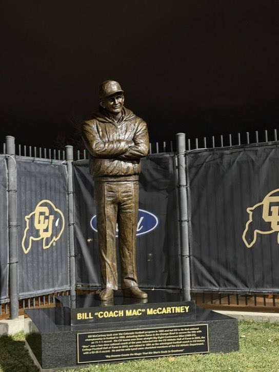 DNVR_Buffs's tweet image. A statue of Coach Bill McCartney was unveiled on campus tonight 💛🖤

(📸: @MikeMcCartney7 )
