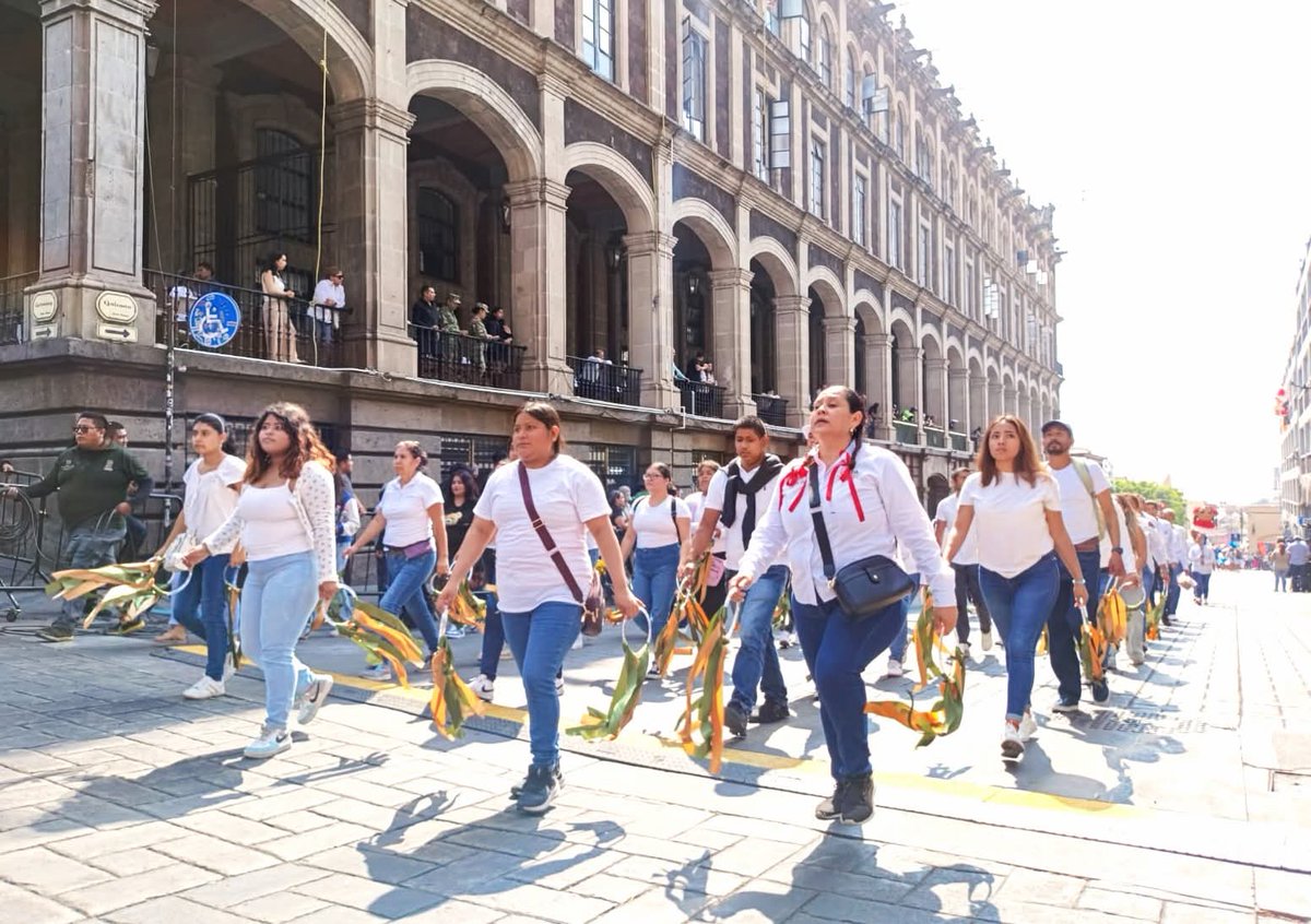 Participamos en el Desfile conmemorativo del Aniversario CXV de la Revolución Mexicana. Las y los estudiantes demostraron su creatividad y compromiso con orgullo y amor por México.🇲🇽

Sigamos conservando nuestra historia con la educación, para fortalecer y mejorar nuestro  país