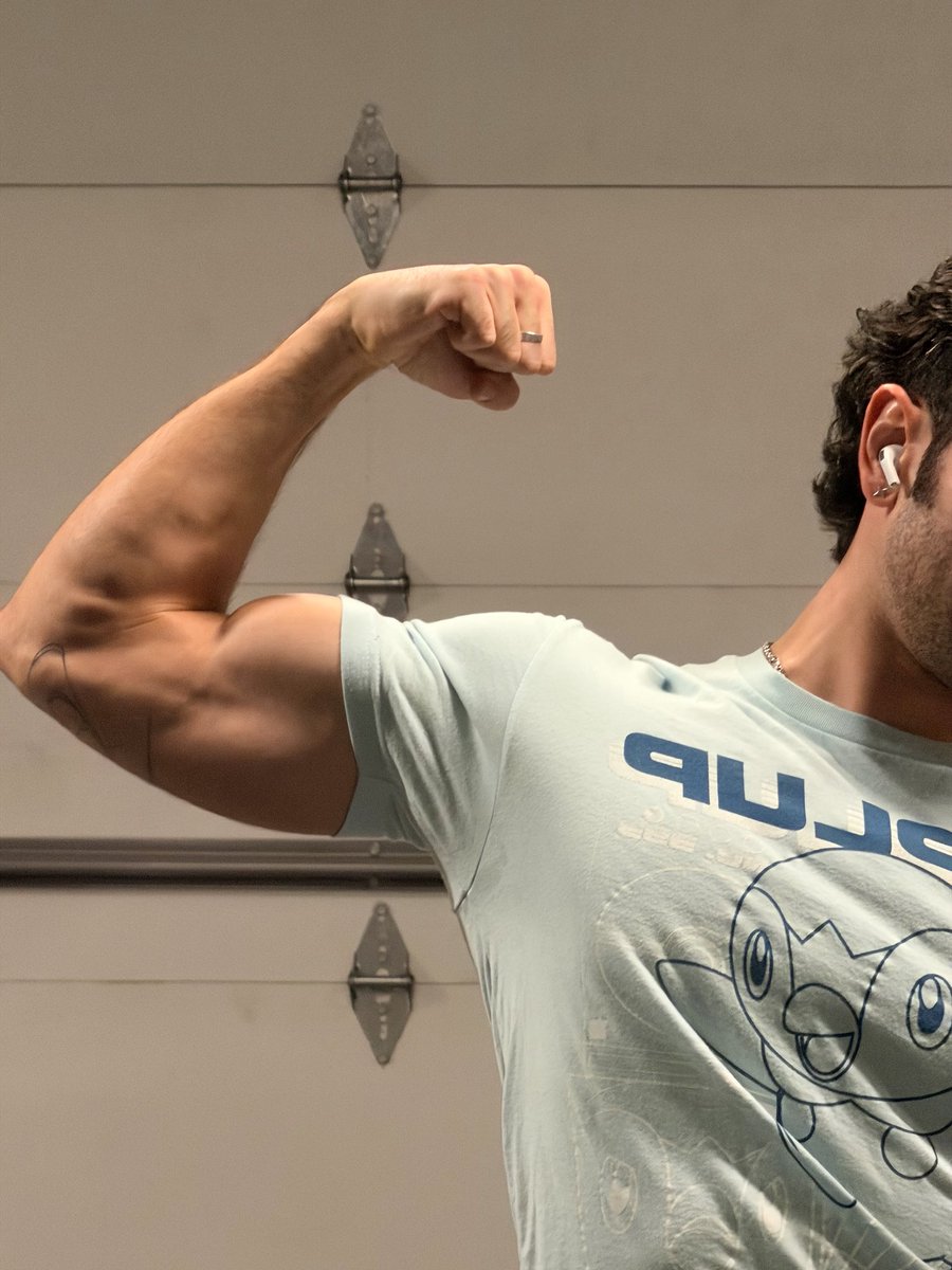 flexofblue's tweet image. is it true what they say about Pokémon nerds?