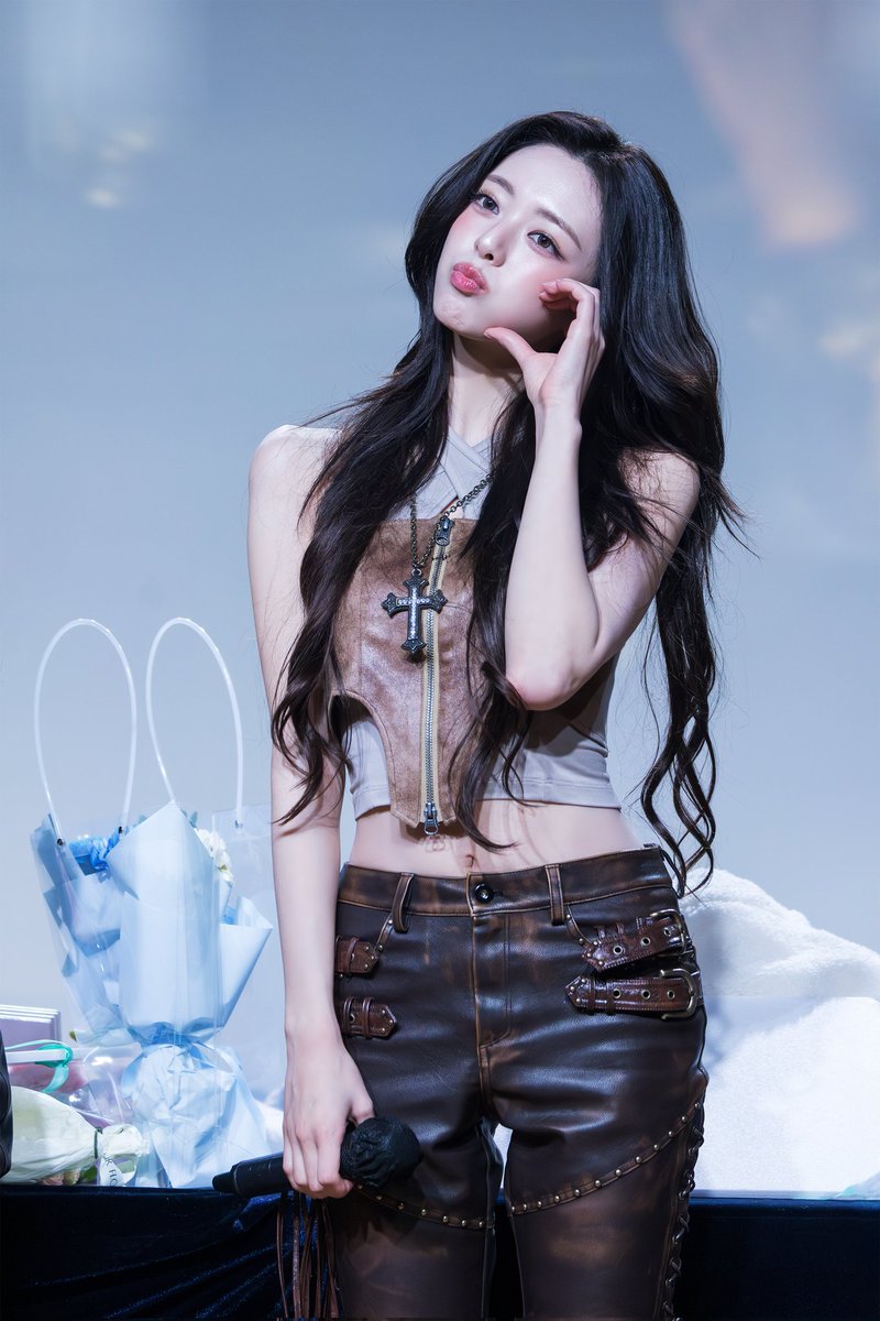 TBG2512's tweet image. 251121 팬사인회

#ITZY #YUNA
#있지 #유나