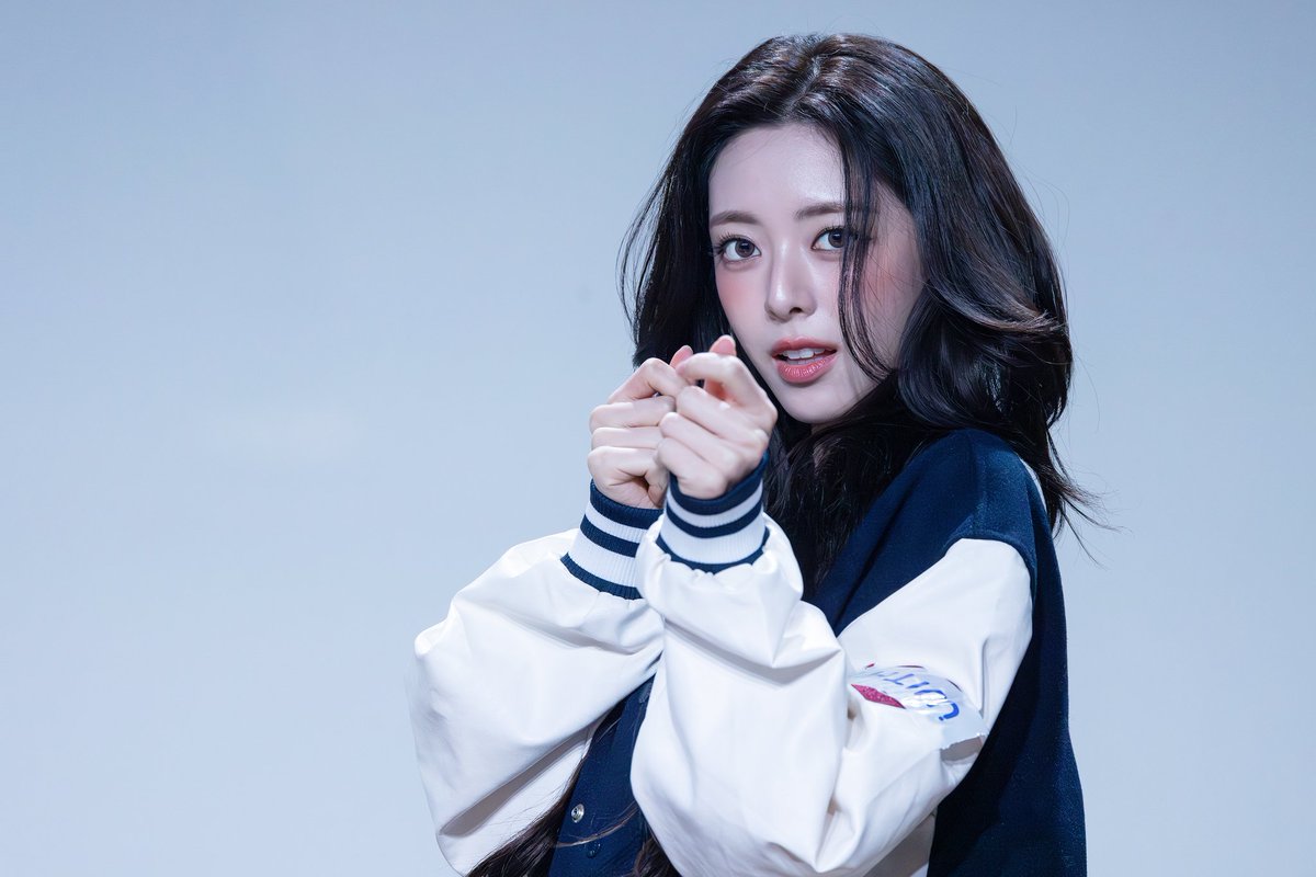 TBG2512's tweet image. 251121 팬사인회

#ITZY #YUNA
#있지 #유나