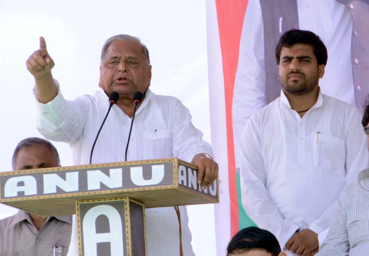 yadavteju's tweet image. श्रद्धेय नेताजी को नमन। आपके आदर्श और सिद्धांत हमें सदेव न्याय औरसत्य के रास्ते पर चलने की प्रेरणा देते रहेंगे