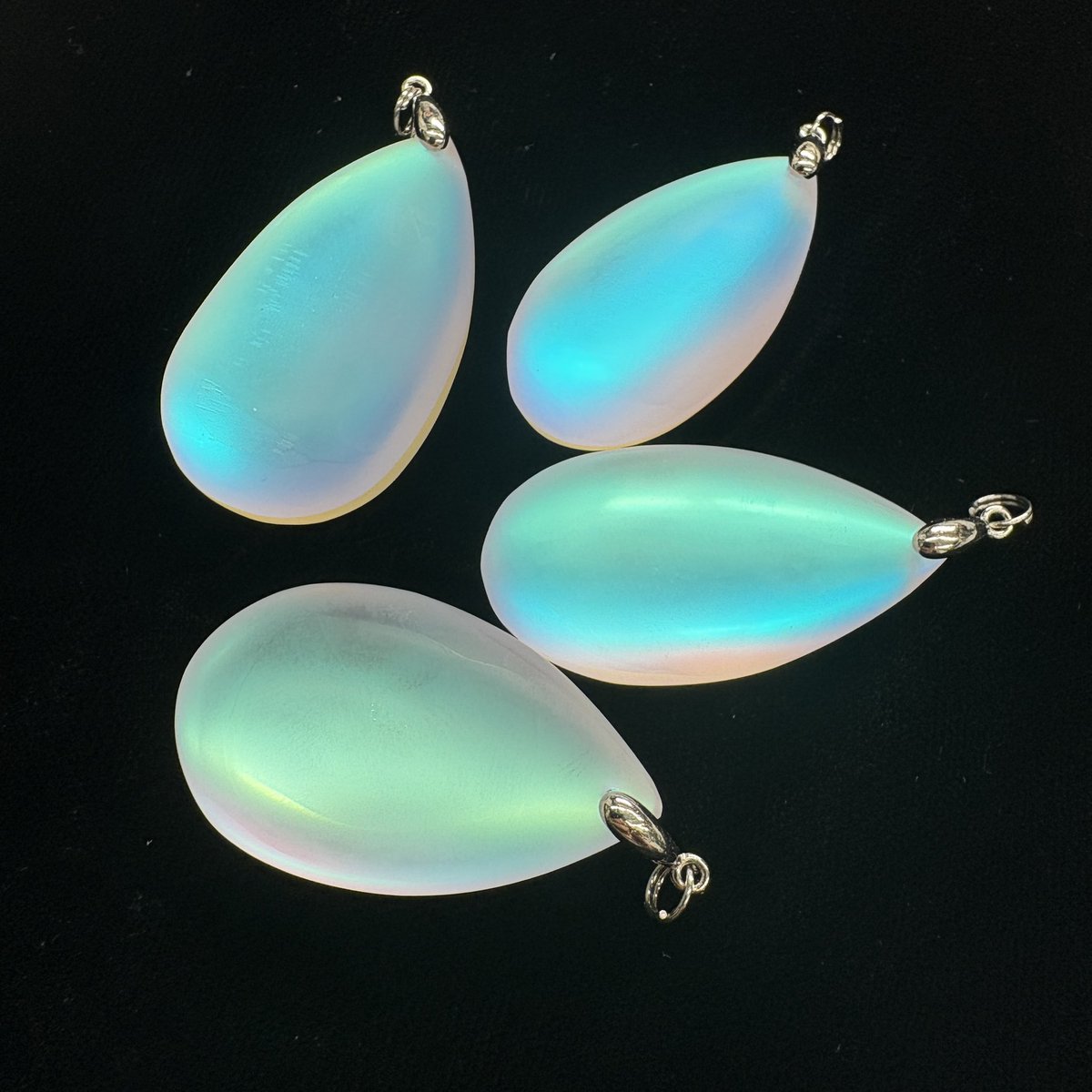 🌈💎光とガラスのコラボ 虹の結晶 モナジー工房 (@fergusonite