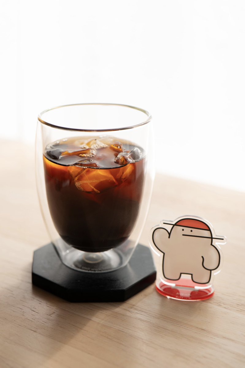 ①見た目が良いコーヒーを淹れる
②綺麗な写真を撮る(撮りコヒ)
③写真を見ながら描く
という作画方法でがんばって描いてます 