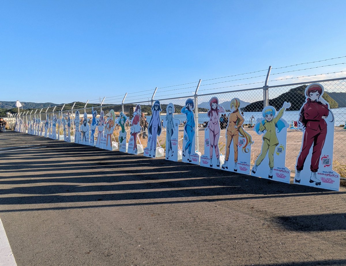 無限に等身大パネルあるぞ…😭