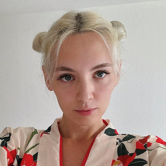 А нет такого, что Мира Блуман и Женя Гилтикус – бимбо сестры, которых разлучили при рождении?