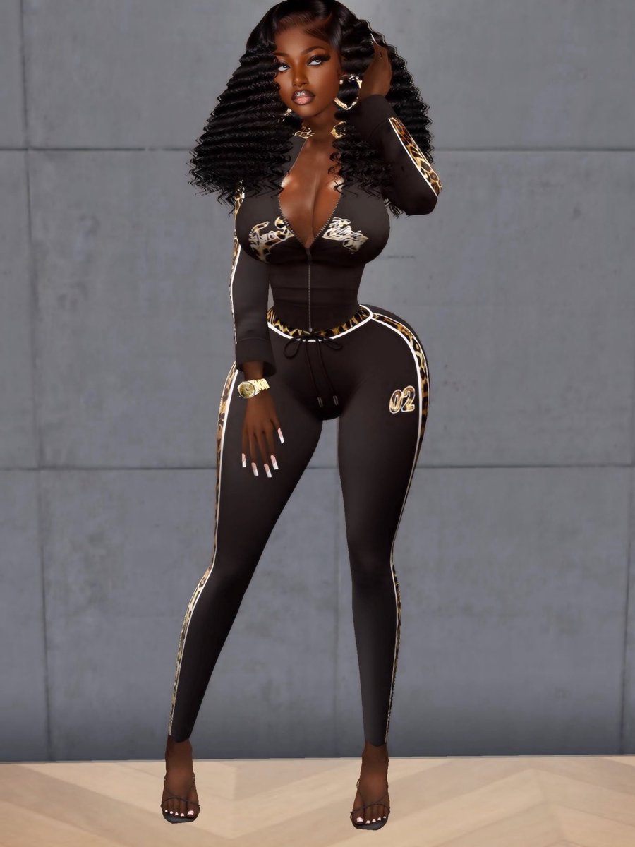 MoraiBanks's tweet photo. lil photo dump from this week, the third look is definitely my favorite😫 https://t.co/MqTADiVYjy