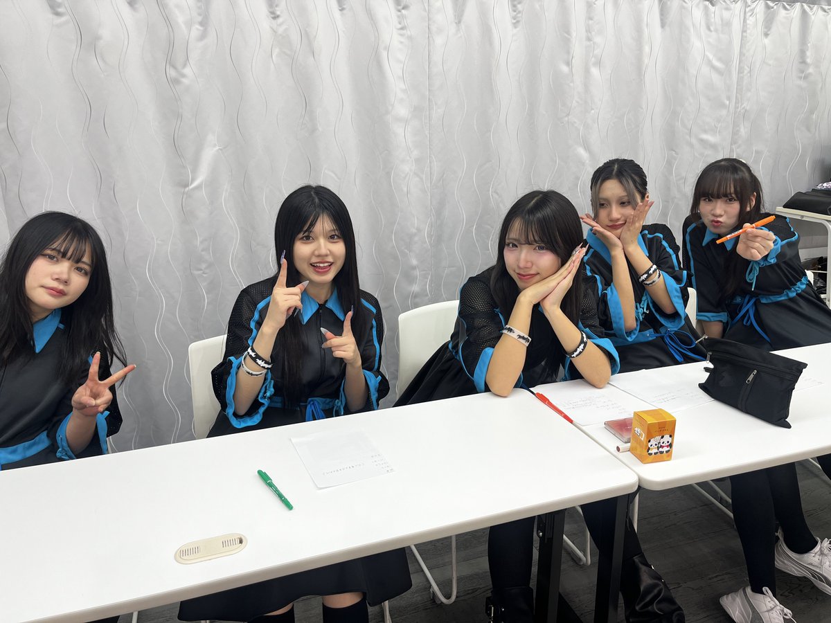 pandamic6's tweet image. オンライン特典会始まりました〜❕
16:30までゲットできますぜひ✊🏻💖
みんな眠そうすぎるwww