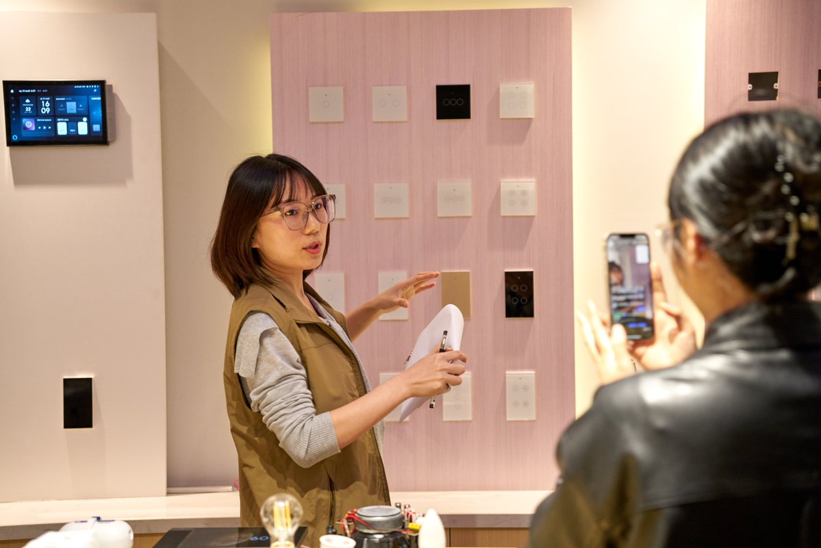 moes_smart's tweet image. 💬 Got questions about our products?
Join our live sessions and get personalized answers 1-on-1! ⚡
Follow us so you never miss the chance to chat with our team.
.
.
.
#SmartHomeLive #Moes #QandA #HomeAutomation #SmartLife #ExpertTips #Smarthome