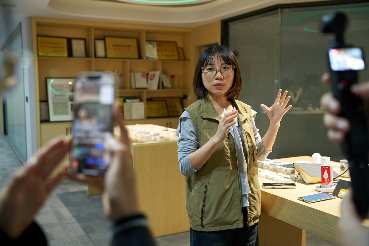 moes_smart's tweet image. 💬 Got questions about our products?
Join our live sessions and get personalized answers 1-on-1! ⚡
Follow us so you never miss the chance to chat with our team.
.
.
.
#SmartHomeLive #Moes #QandA #HomeAutomation #SmartLife #ExpertTips #Smarthome