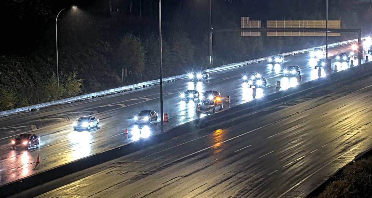 🦺#BCHwy1 - the HOV lanes between Kensington Ave and Gaglardi Way will be blocked until approximately 5:00am due to construction.
Use caution when passing.
#Burnaby 
DriveBC.ca