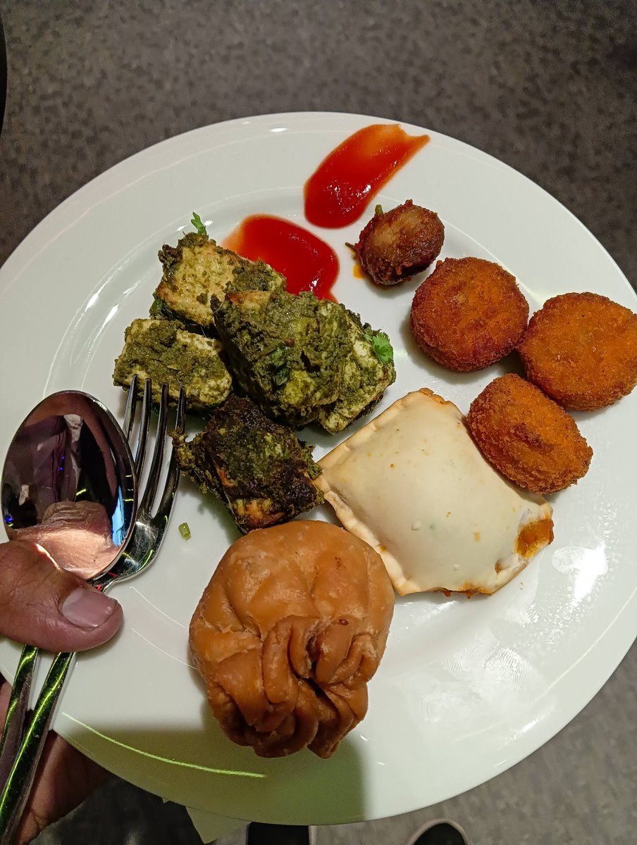 SrVikramSinghV's tweet image. दोस्तो कैसे हैं आप??
G Office Gurugram 📷
#Google #googlegemini #GoogleAI #googleads #googlelife #lifeatgoogle