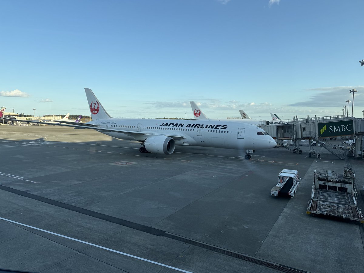 Eduardo3rd's tweet image. Getting ready to ride this beauty back to SF after a great week in Japan working with our customers, suppliers, and partners here. Excited for a big year of international expansion for @lumafield in 2026!