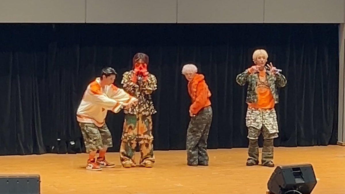 ポーズが独創的すぎる撮可タイムwwwwww