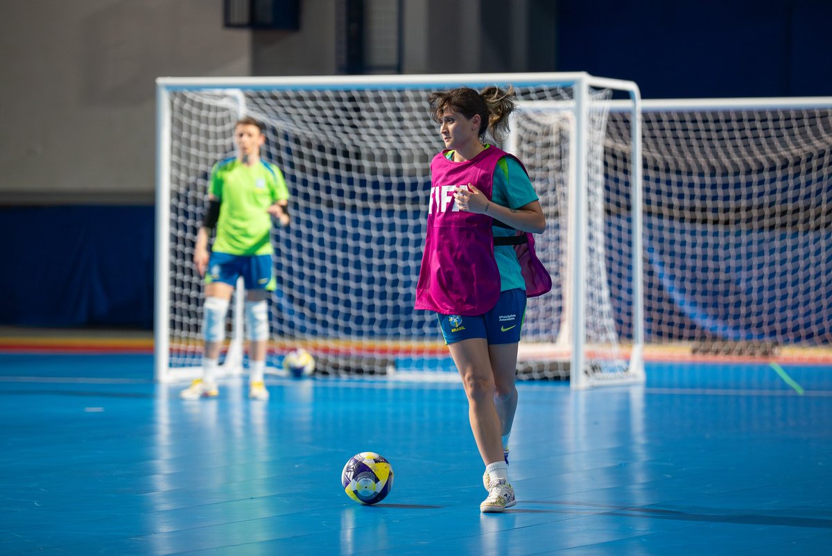 CBF_Futsal's tweet photo. A preparação segue forte e cada treino é um passo mais perto da estreia na Copa do Mundo FIFA. Muito suor, foco e determinação! 🇧🇷💪

Vamos Juntos 💛💚 https://t.co/i6hf1Vs4pj
