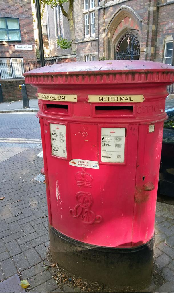 stevep1407's tweet image. Edward VII double aperture, City of London.

Have a splendid #postboxsaturday