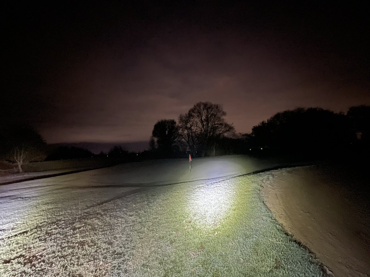 Good morning sports fans it’s a chilly one  🥶 
Buggies to stay to paths thank you