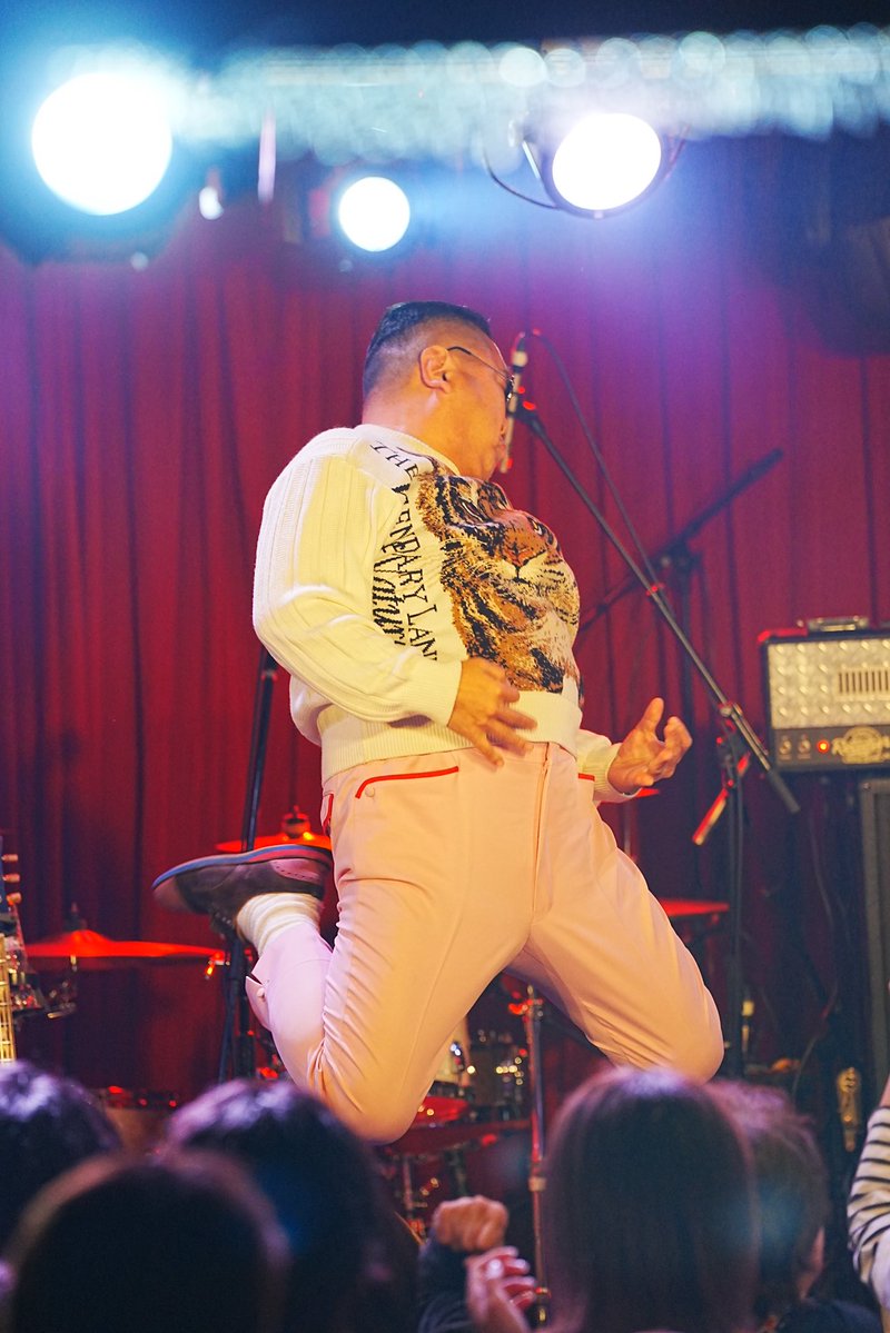 2YOU_MAGAZINE's tweet image. #2YOUなりのフリーダムなナゴヤ
飛び交うワードとモーション全てが会場を沸かせまくり。漫才&amp;amp;エアギターで3度ステージに登場したダイノジ。エアギター世界チャンピオン大地を飼い慣らす世界の大谷(大谷違い)。無敵のコンビのワールドワイドな爆笑エンターテインメント、ちゅど〜ん！
📸 @Tsujimoto_FbF