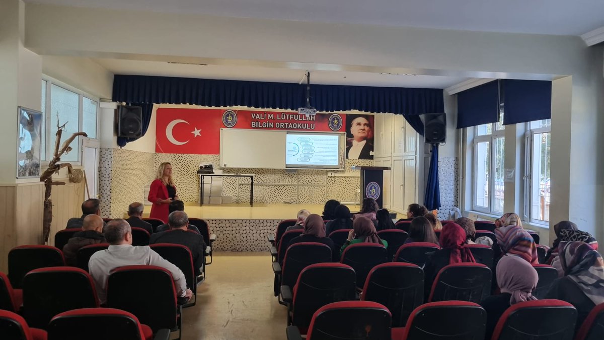 ValiBilgin's tweet photo. #sosyalokul
OGEDEP kapsamında çevrim içi eğitimlerin tanıtım ve yaygınlaştırma etkinliği okulumuzda Gülcihan Sinem ÖZTÜRK  tarafındangerçekleştirilmiştir. 🇹🇷🇹🇷
@tcmeb @gantepvaliligi @kemalcebervali @Gaziantep_MEM @sahinbeymem @eyupgunes27 @SerkanS64127296 @BurakKAYAALP1 https://t.co/5vo1JxxvQO