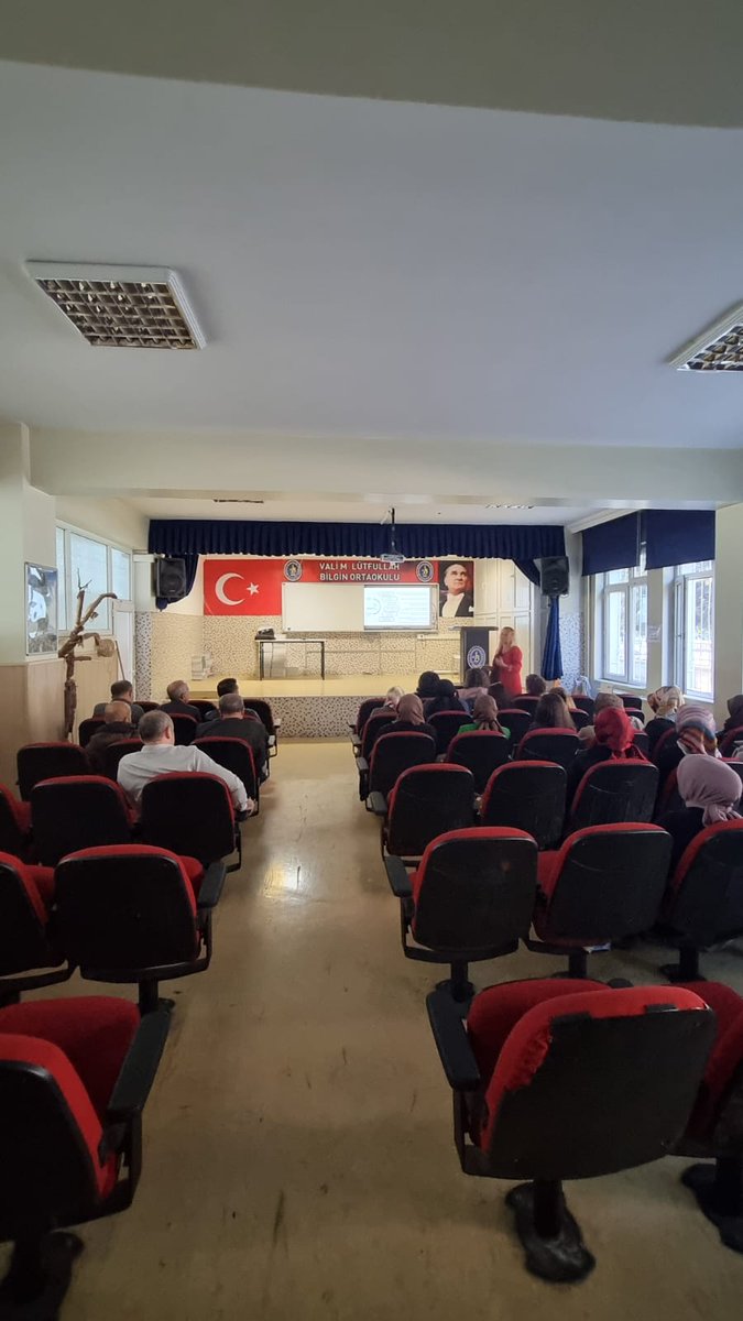 ValiBilgin's tweet photo. #sosyalokul
OGEDEP kapsamında çevrim içi eğitimlerin tanıtım ve yaygınlaştırma etkinliği okulumuzda Gülcihan Sinem ÖZTÜRK  tarafındangerçekleştirilmiştir. 🇹🇷🇹🇷
@tcmeb @gantepvaliligi @kemalcebervali @Gaziantep_MEM @sahinbeymem @eyupgunes27 @SerkanS64127296 @BurakKAYAALP1 https://t.co/5vo1JxxvQO