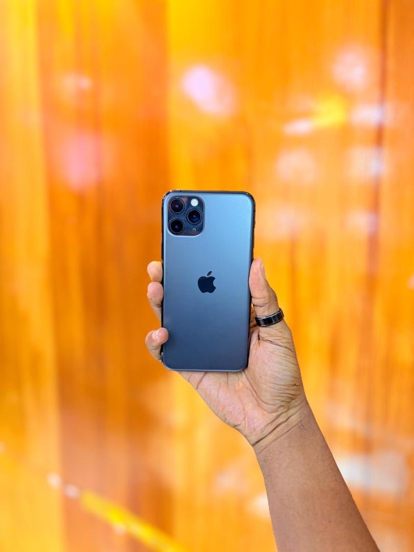 KongoiHussein's tweet photo. *KITONGA MNOO HII IPHONE*  *IPHONE 11 PRO* • ⁠Storage 64GB  • Face ID✅     *BEI* 👉🏻💰490,000/=  *TOP UP &amp; EXCHANGE ✅*   *MIKOANI TUNATUMA🚍* 📍Kariakoo Mtaa wa aggrey  📞*0683774969* *Link ya kujiunga group share🙏👇🏼*https://t.co/qJIqEH9xvG https://t.co/WkOcfgdY29