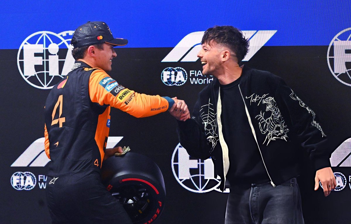📸| Louis Tomlinson with Lando Norris at #F1LasVegas, image size:1200x765