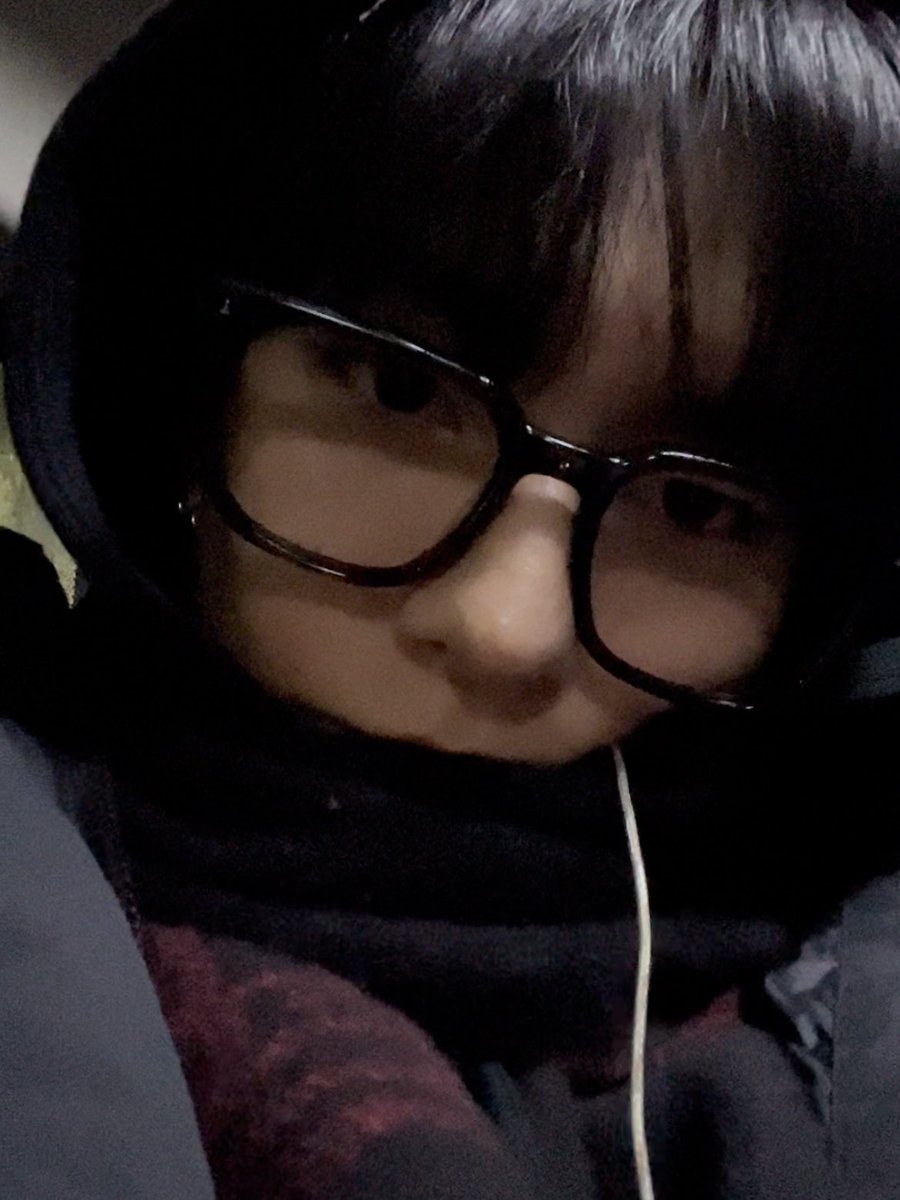 yyeonjurg's tweet photo. The Princess and her Rockstar Boyfriend are celebrating their first anniversary! Happy Anniversary, 오빠~ Our schedule packed as tight as the airplane seatbelt but thank you for staying with me until this far. Your bunny loves you so much ⋆｡˚ 🐰 ˚｡⋆｡ https://t.co/Eb5urtEYEP