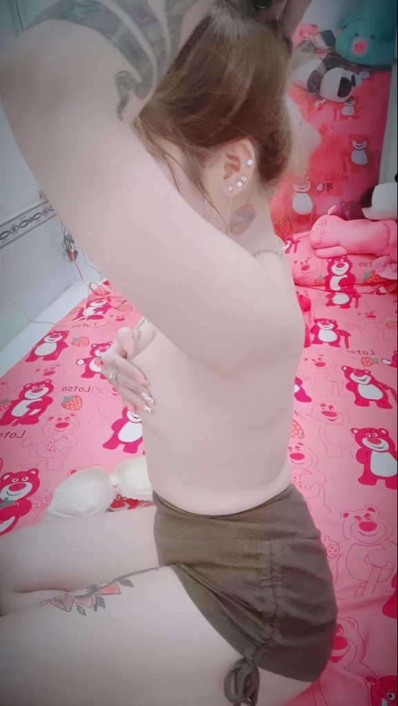 medangyeu1996's tweet photo. Đã gửi clip đầy đủ tiếp tục kèo khác nha

Bấm 🔁 + ❤️ + để lại 1 chấm trong bình luận để chị gửi  clip cho sục (50 cmt đầu tiên) https://t.co/MNWXlVy6a3
