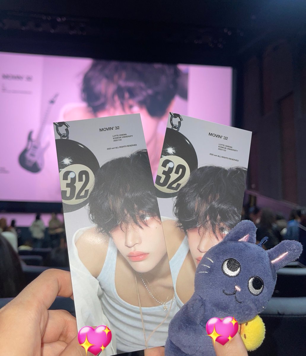 binnbuuu's tweet photo. #MOVIN_32

원빈이의 첫 무대부터 최근 금발삔까지 큰 스크린으로 볼 수 있어서 행복했어요...........🤤 1기 원빈 메모리즈 짱 조이 짱 트랙리스트 짱 평생삔프할거임🧎🏻‍♀️ https://t.co/sOwoDLyOny