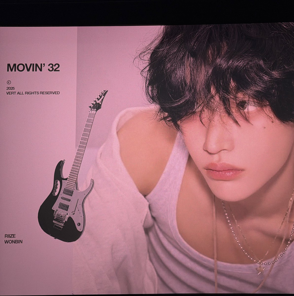 binnbuuu's tweet photo. #MOVIN_32

원빈이의 첫 무대부터 최근 금발삔까지 큰 스크린으로 볼 수 있어서 행복했어요...........🤤 1기 원빈 메모리즈 짱 조이 짱 트랙리스트 짱 평생삔프할거임🧎🏻‍♀️ https://t.co/sOwoDLyOny