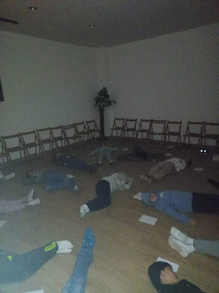 Jesuitas_ZAR's tweet image. La respuesta del alumnado está siendo maravillosa… ¡incluso nos han pedido hacerlo todos los días! ✨
Las imágenes lo dicen todo.
#TiempoDeParar #Tutoría #BienestarEmocional #EducaciónSecundaria #MindfulnessEscolar #Convivencia #CuidarnosTambiénEsAprender