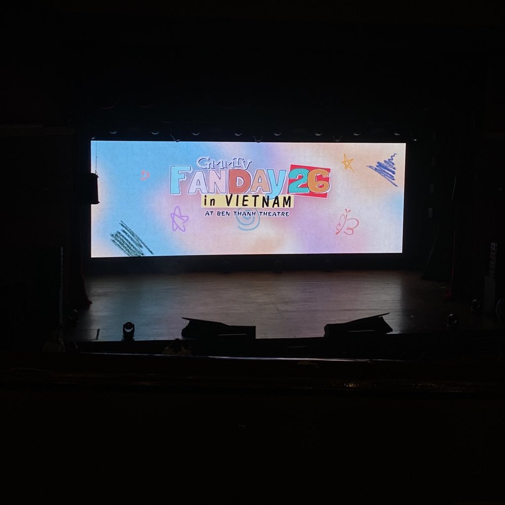 พร้อมแล้วววว ตื่นเต้นอ่าาาา🧡💜

EMIBONNIE 1ST TIME IN VIETNAM 
#EBFANDAYxVIETNAM