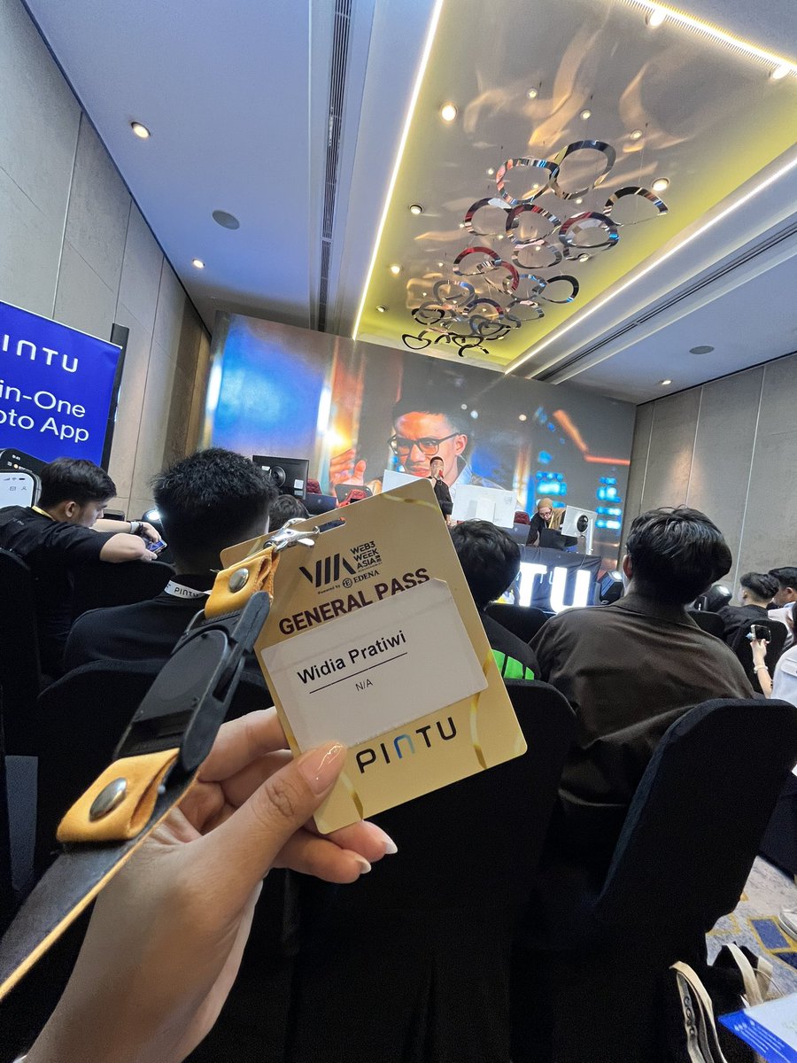 Web3 Week Asia 2025 Recap 

I missed day one, so all these photos are from day two and it was still super packed. Lots of fun booths, merch, and product demos from different projects.

I also met a few builders (covered their faces with PFPs to avoid doxing), saw the Base