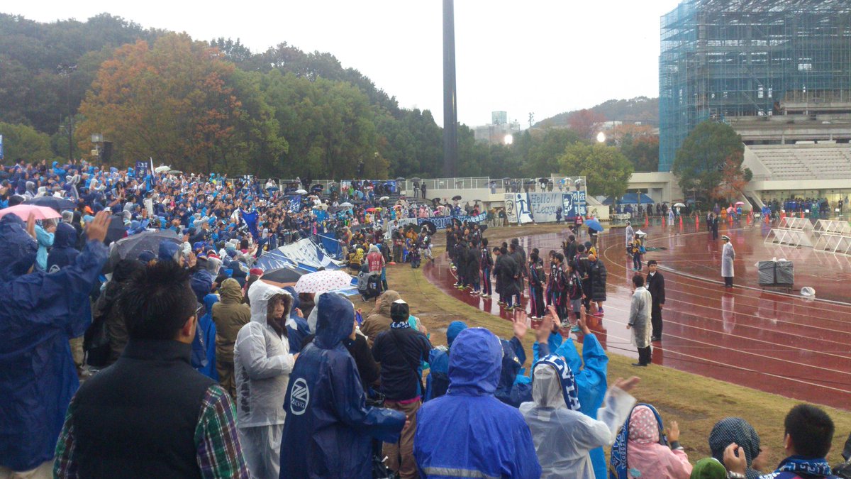2012年J2最終節町田対湘南
雨の野津田で負けた町田はJFL降格、勝った湘南はJ1昇格という「天国と地獄」を見届けた。

13年後、町田はJ1とACLをたたかいながら天皇杯制覇、湘南はJ1からJ2へ降格するシーズンに。
サッカーって何が起こるかわからないね。

天皇杯優勝おめでとう、FC町田ゼルビア。