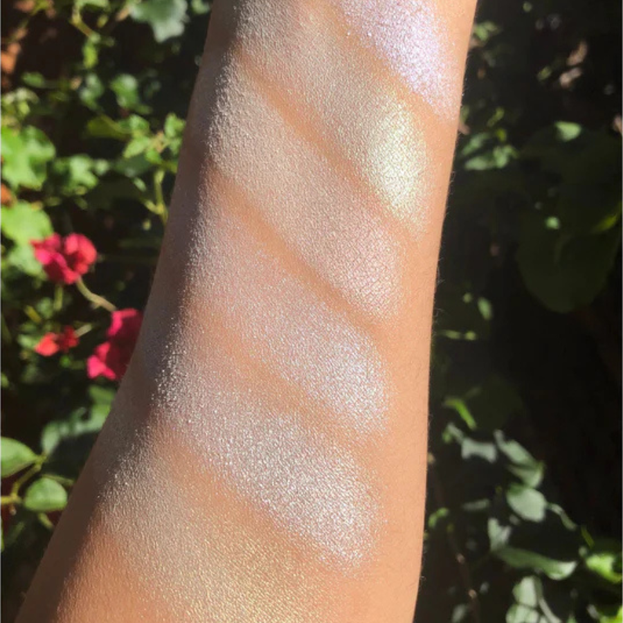 Cosmetics144's tweet image. The Prolux Holographic Highlight Palette features six iridescent shades for a multidimensional glow. Perfect for subtle daytime shimmer or bold, metallic highlights.
Visit: proluxcosmetics.com/products/holog…
#HolographicHighlighter #GlowMakeup #IridescentBeauty #MakeupTips #CosmicGlow