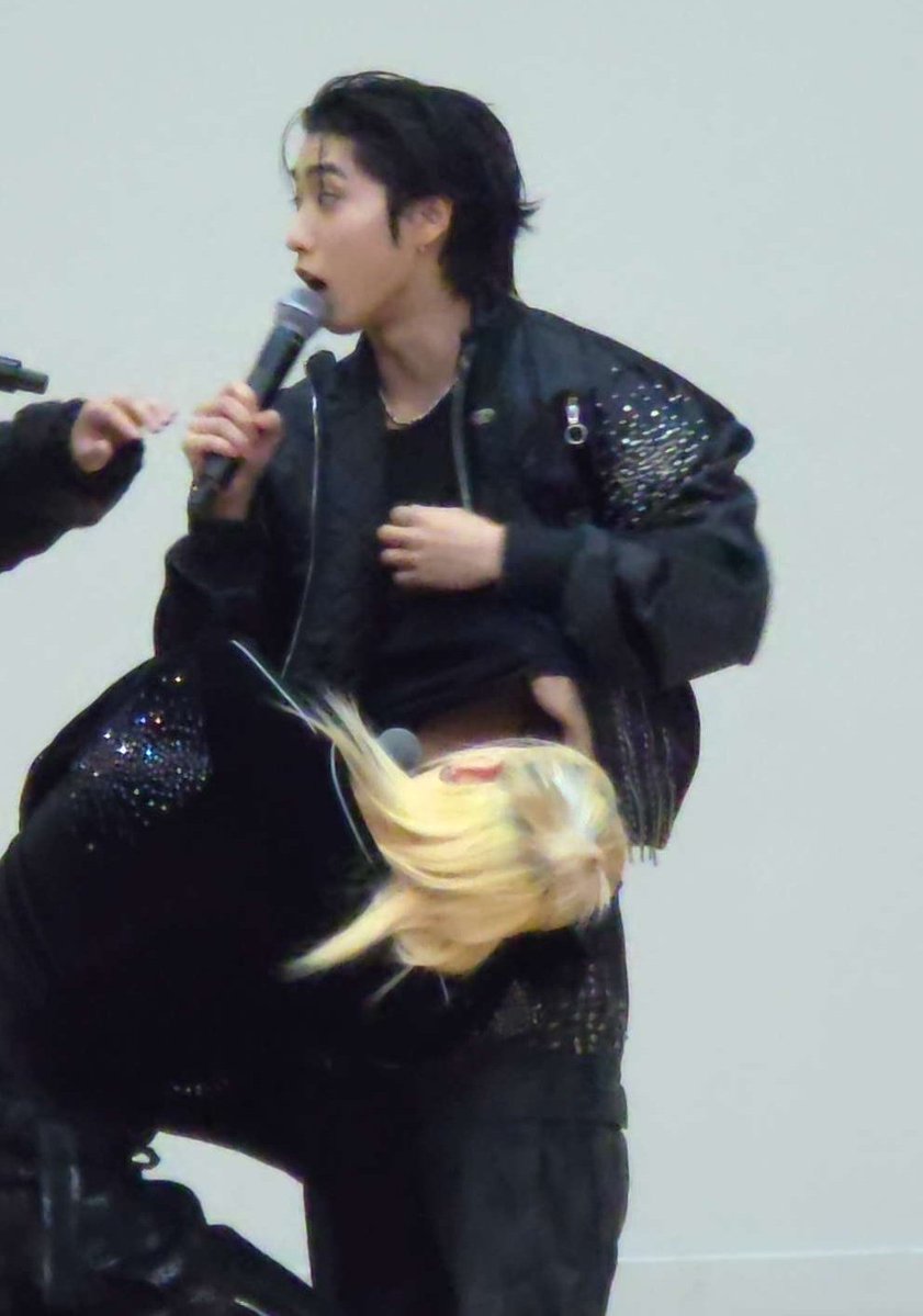 _234914's tweet image. 아 용복이 너무 웃겨 . . ..