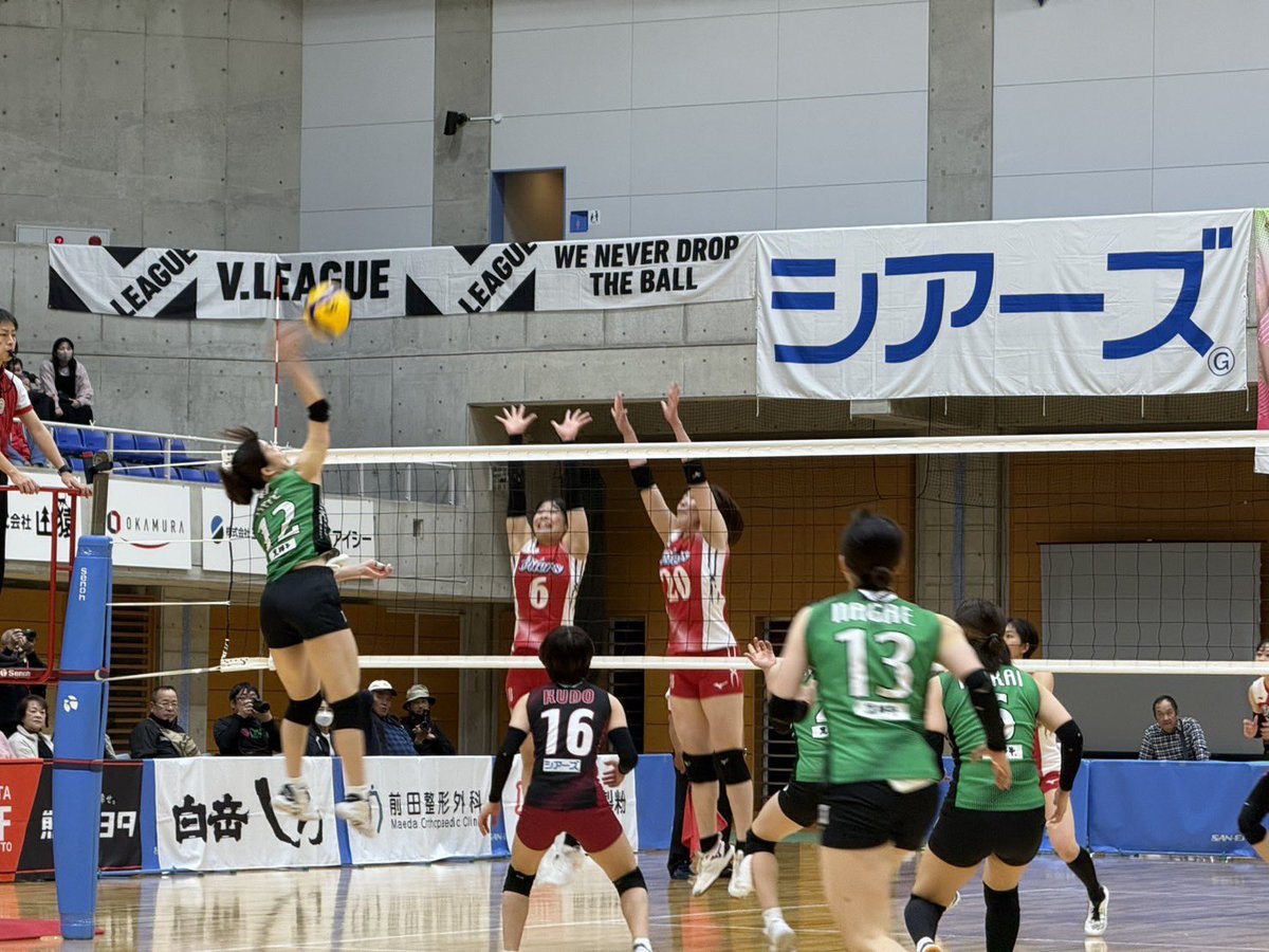 forest_kumamoto's tweet photo. 【🏐熊本大会📣✨】

🆚 広島オイラーズ

⭐︎25-18
⭐︎25-11
⭐︎25-16

フォレスト 3 – 0 広島オイラーズ

本日は会場までお越しいただいた皆様、またLIVE配信での、たくさんの応援をありがとうございました🙇‍♀️✨
気を引き締めて、明日に向けてしっかりと準備したいと思います🔥

皆さん、明日も是非会場で熱い応援をよろしくお願いします❤️‍🔥

#フォレストリーヴズ熊本
#Vリーグ #試合結果
#ウィングまつばせ #ホームゲーム