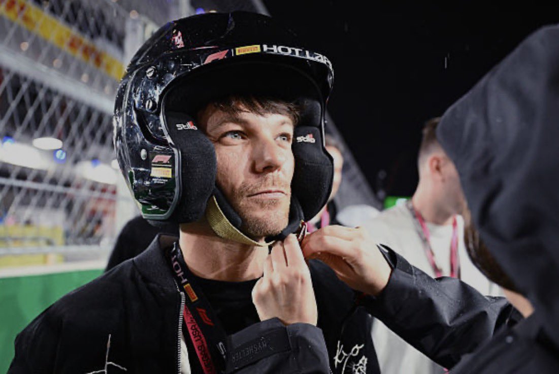 📸| Louis Tomlinson at Las Vegas Grand Prix!
