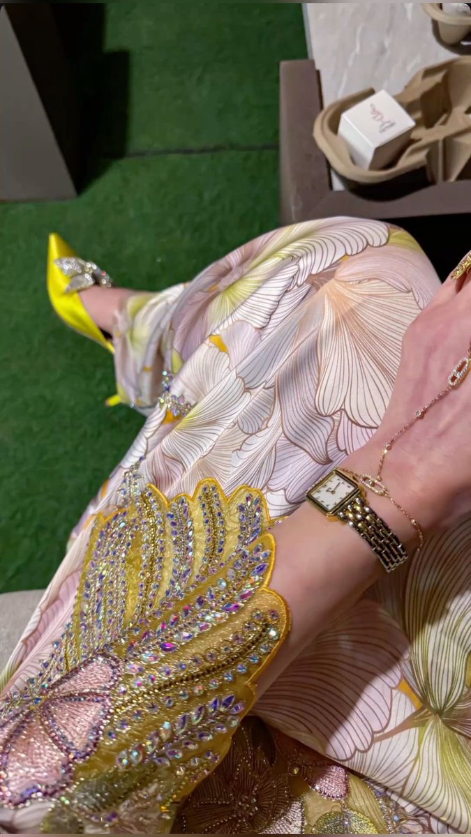 "الصمت ستر الشعور الا على المنتبه 
       والمنتبه غالباً مُحب ✨✨