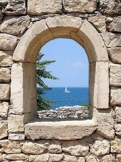 MichelangeloCat's tweet image. &quot;Le parole sono finestre o sono muri. Possono aprirci a un orizzonte 
o chiuderci in una stanza.&quot;
✍🏻 Cesare Pavese
#BuongiornoATutti #22novembre