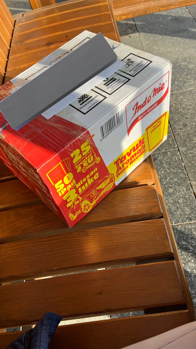 Babam uyandırıp acil otogara git sana bir şey yolladık dedi. İnş sadece kutuyu kullanmışlardır