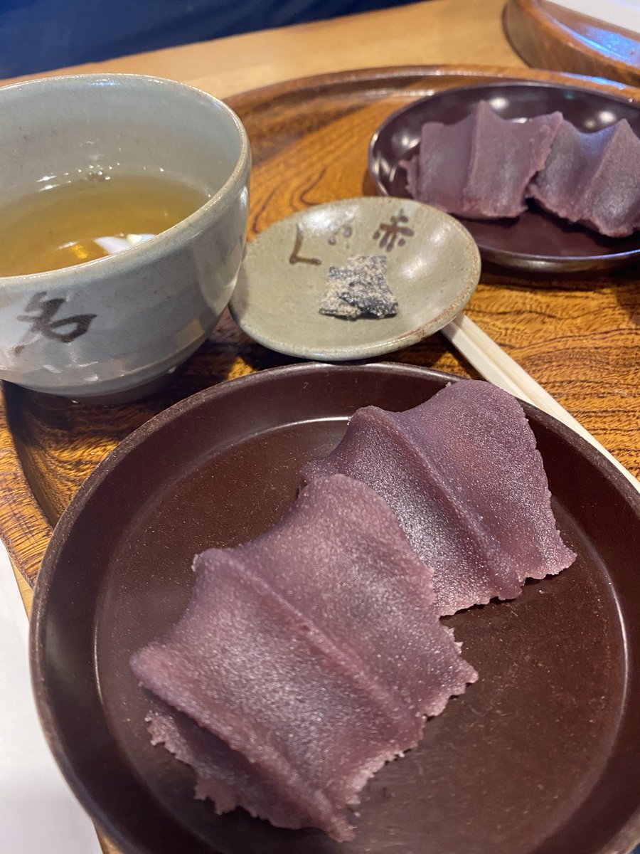 伊勢神宮とおかげ横丁行ってきました。
神々しい気持ちになりつつ食べ歩きに夢中です🍙🍰