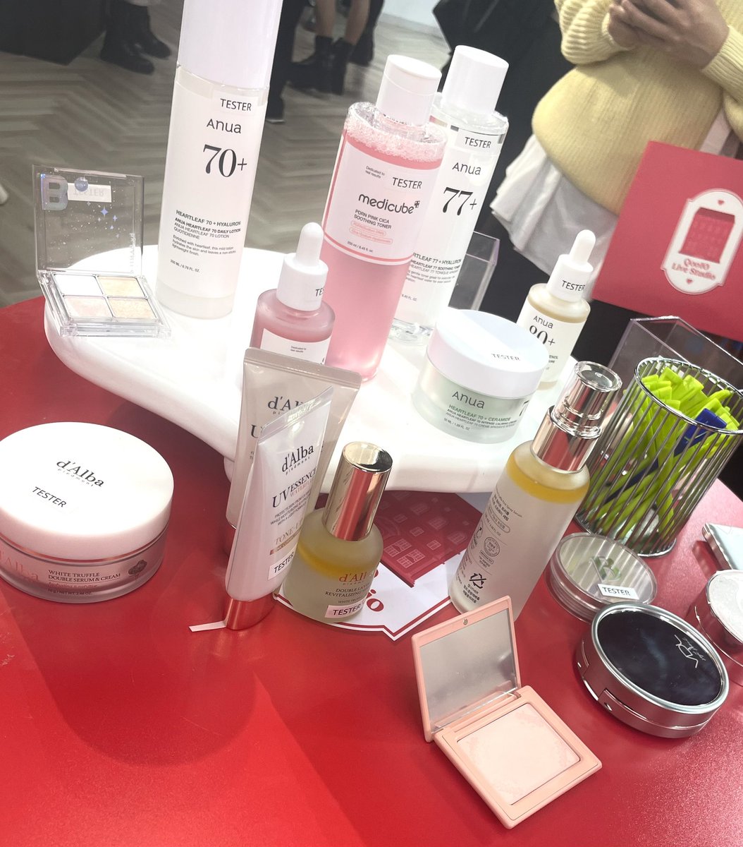 kemukochan1's tweet image. #PR
メガ割でも大盛り上がり
気になる豪華なMEGAKITも公開.ᐟ.ᐟ

Qoo10様よりご招待頂き
Qoo10 live studio 渋谷を
一足先に楽しんできました🙂‍↕️🩵

レポ1📝
✓クリスマス仕様の可愛さ
✓入口で選べる豪華なプレゼント
✓中はお楽しみ🙂‍↕️ 現品1点掴み取り

 #Qoo10 #Qoo10LiveStudio #メガ割