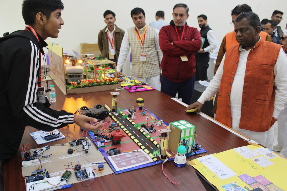 VidyaBharatiIN's tweet image. Techathon2025 at IIT Delhi: A Unique Blend of Innovation, Research &amp;amp; Community Service
The four-day #Techathon2025, jointly organized by @VidyaBharatiIN and @Unnatbharat_Tw with support from @AICTE_INDIA  and @NITIAayog concluded successfully at @iitdelhi 
#atalinnovationmission